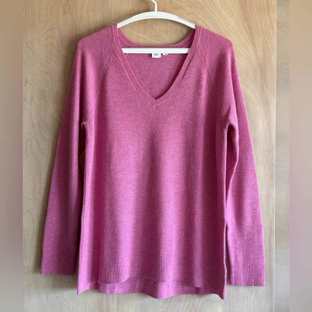 GAP True Soft V-Neck Sweater Pink Heather Merino Wool Blend Size M